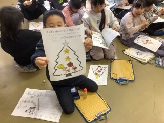 うれしそうにツリーを見せてくれました。