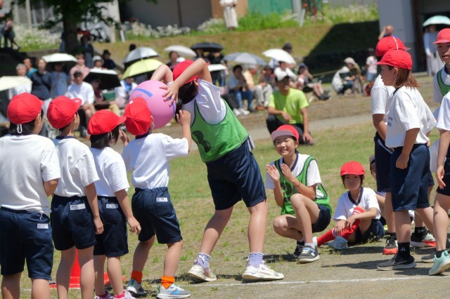 まほろば班対抗　ボール運びリレー