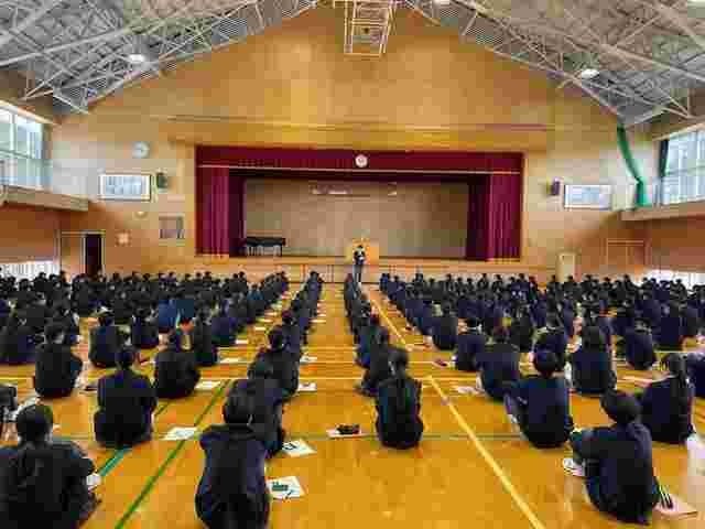 行動訓練の説明の様子