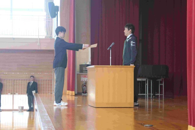 賞状伝達の説明の様子