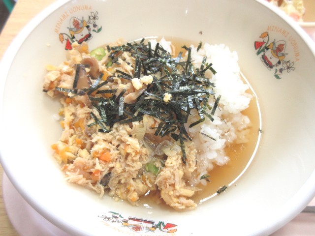 自分でスープとのりをかけていただきます！